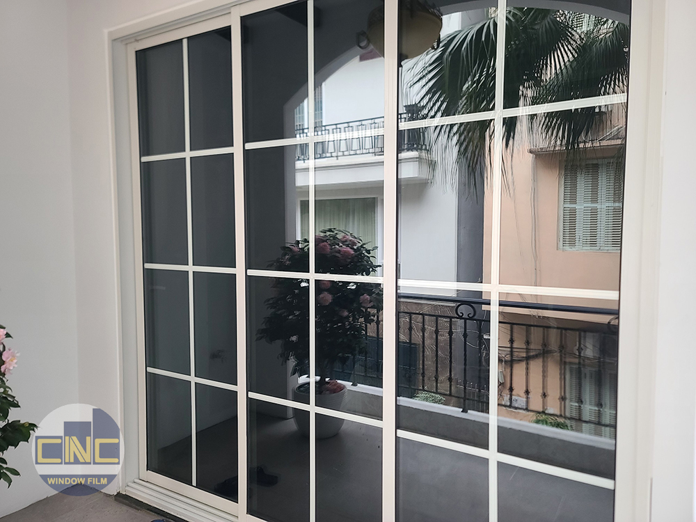 Dán kính đen carbon sang trọng